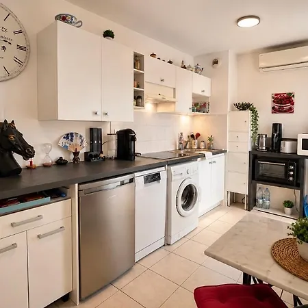 Charming Comfortable 1-bedroom With Balcony & Wi-fi