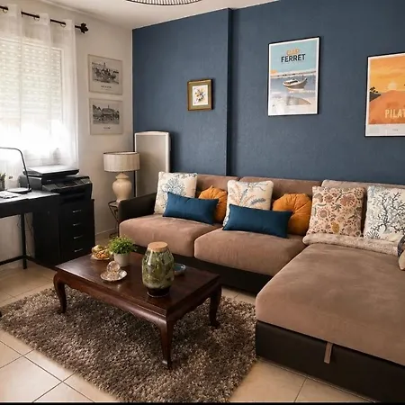 Charming Comfortable 1-bedroom With Balcony & Wi-fi شقة *