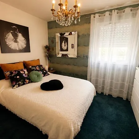 Charming Comfortable 1-bedroom With Balcony & Wi-fi