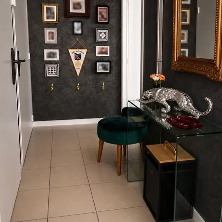 Charming Comfortable 1-bedroom With Balcony & Wi-fi Apartamento
